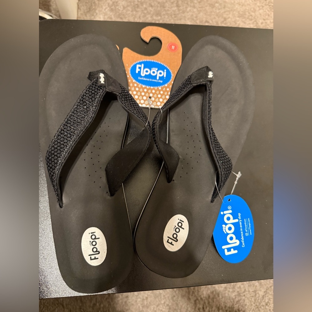 Flöopi Black Flip Flops Women’s Size 11 NWT